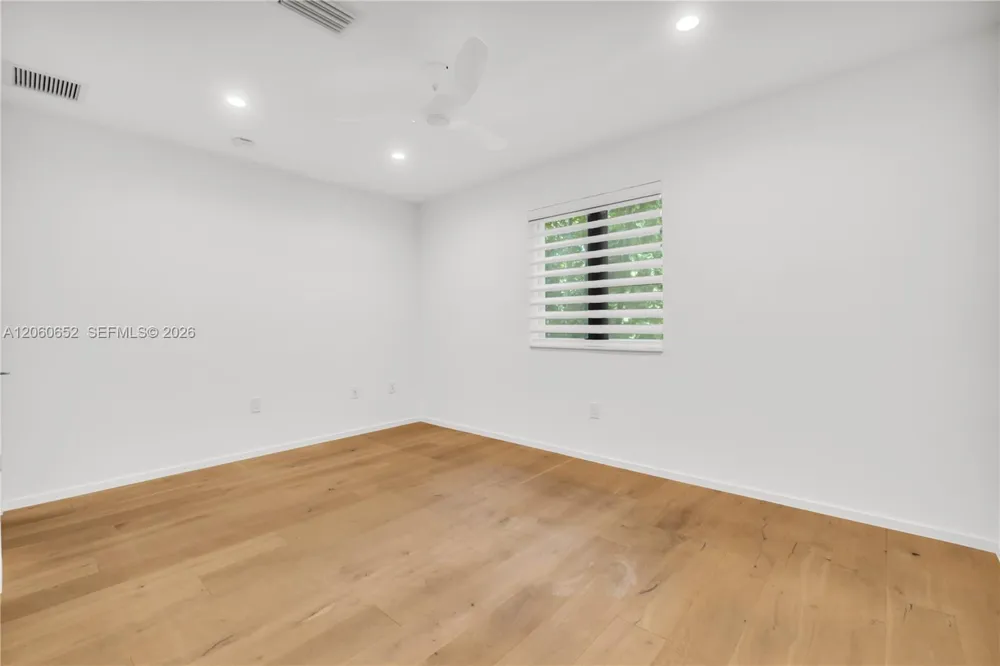 6840 Sunrise Pl Coral Gables, FL 33133