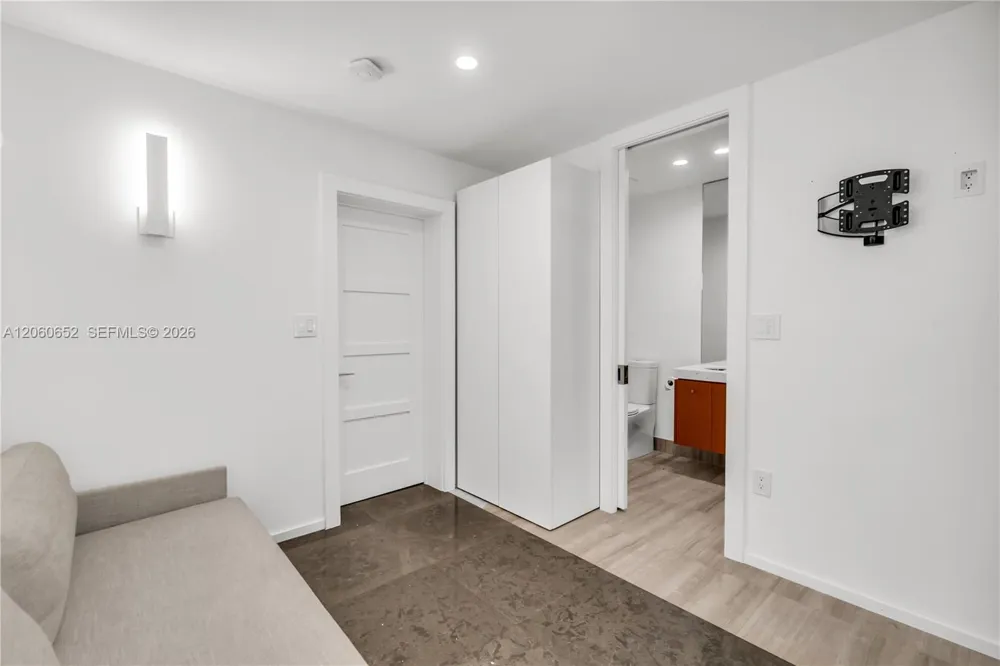 6840 Sunrise Pl Coral Gables, FL 33133