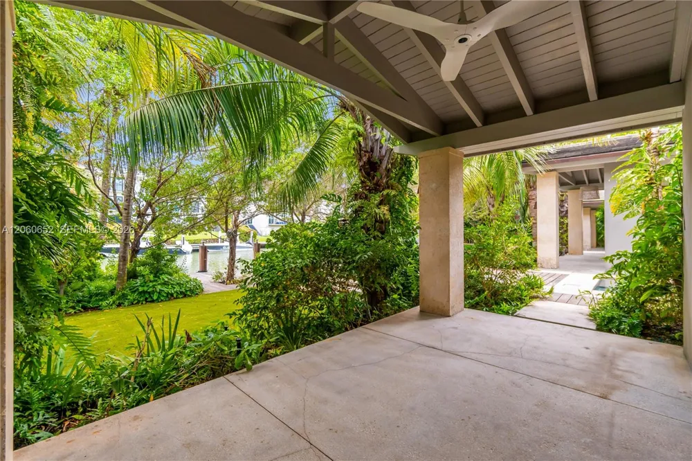 6840 Sunrise Pl Coral Gables, FL 33133