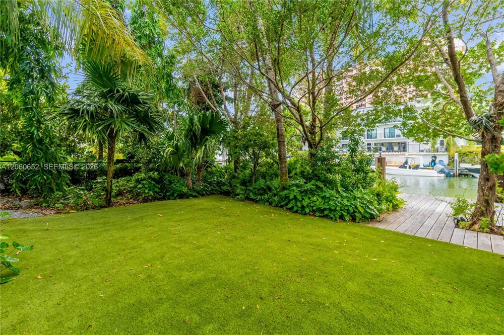 6840 Sunrise Pl Coral Gables, FL 33133