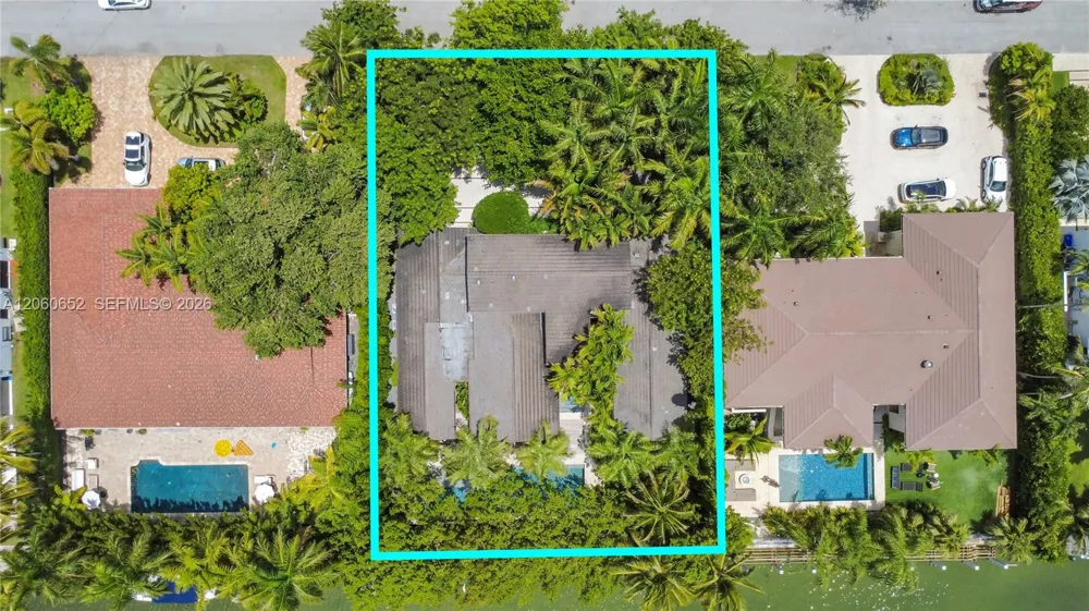 6840 Sunrise Pl Coral Gables, FL 33133