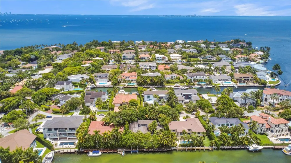 6840 Sunrise Pl Coral Gables, FL 33133