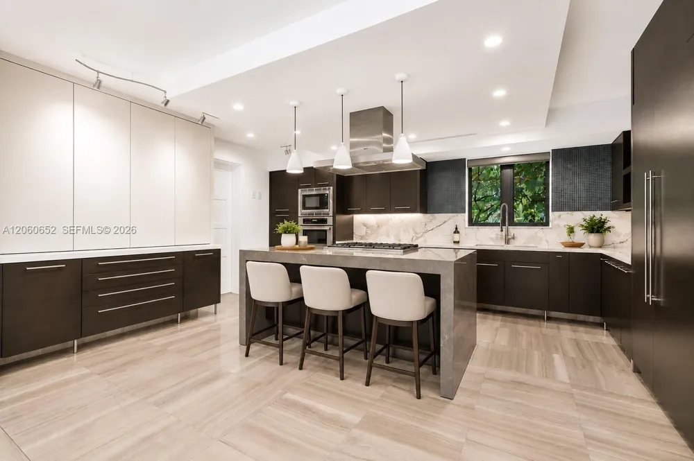 6840 Sunrise Pl Coral Gables, FL 33133