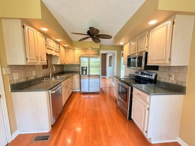 313 Dawn Dr Hopkinsville, KY 42240