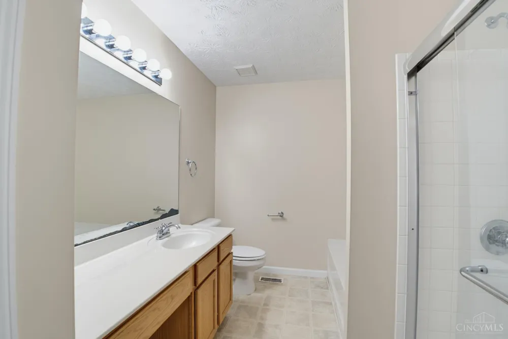 623 Quail Hollow Drive Trenton, OH 45067