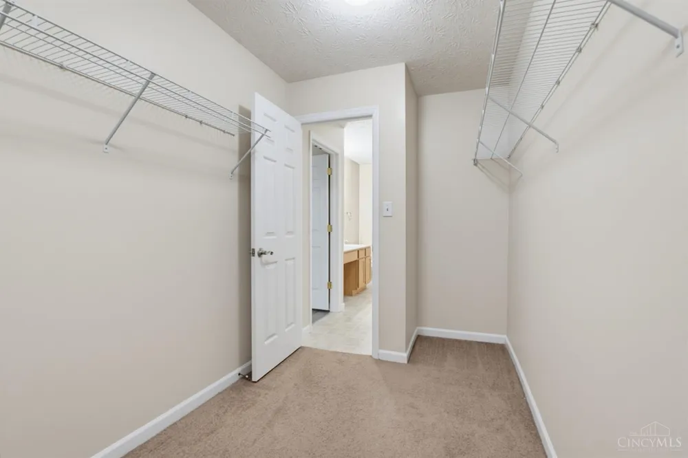 623 Quail Hollow Drive Trenton, OH 45067