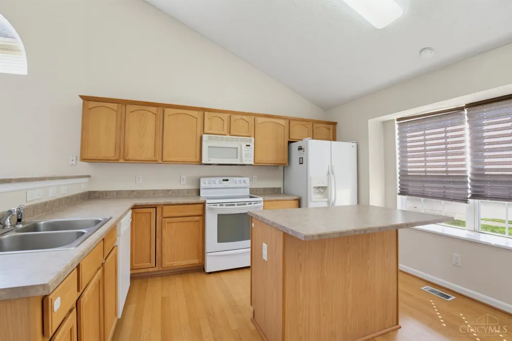 623 Quail Hollow Drive Trenton, OH 45067