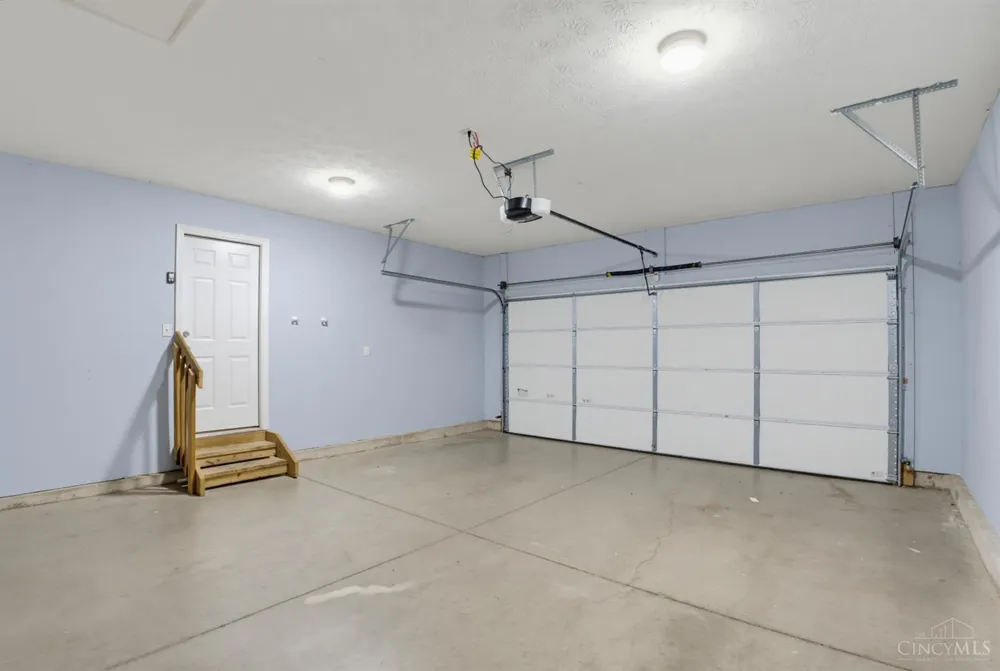 623 Quail Hollow Drive Trenton, OH 45067