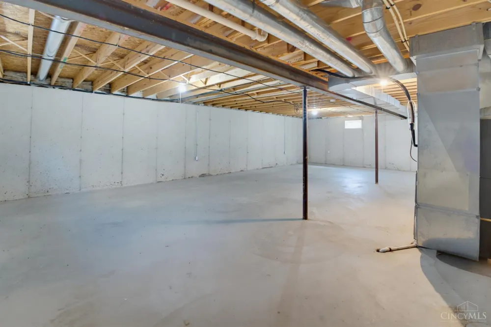 623 Quail Hollow Drive Trenton, OH 45067