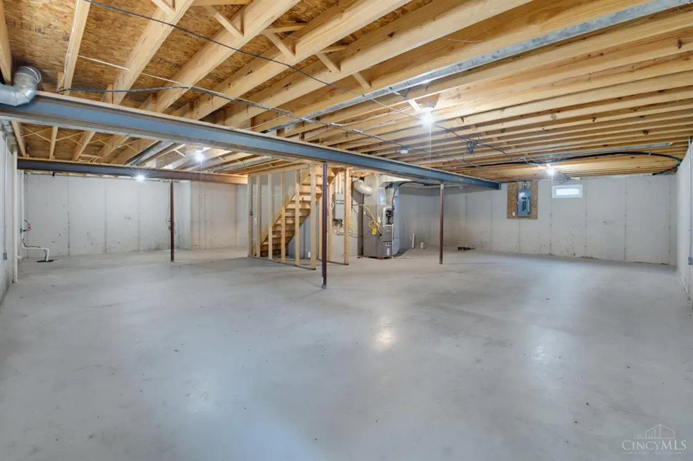 623 Quail Hollow Drive Trenton, OH 45067