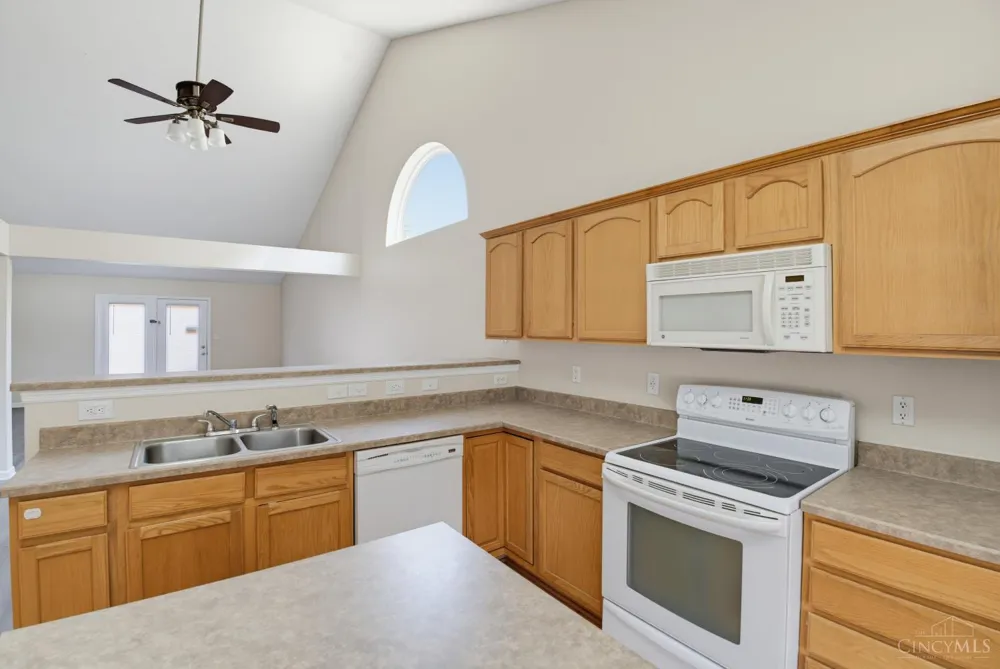 623 Quail Hollow Drive Trenton, OH 45067
