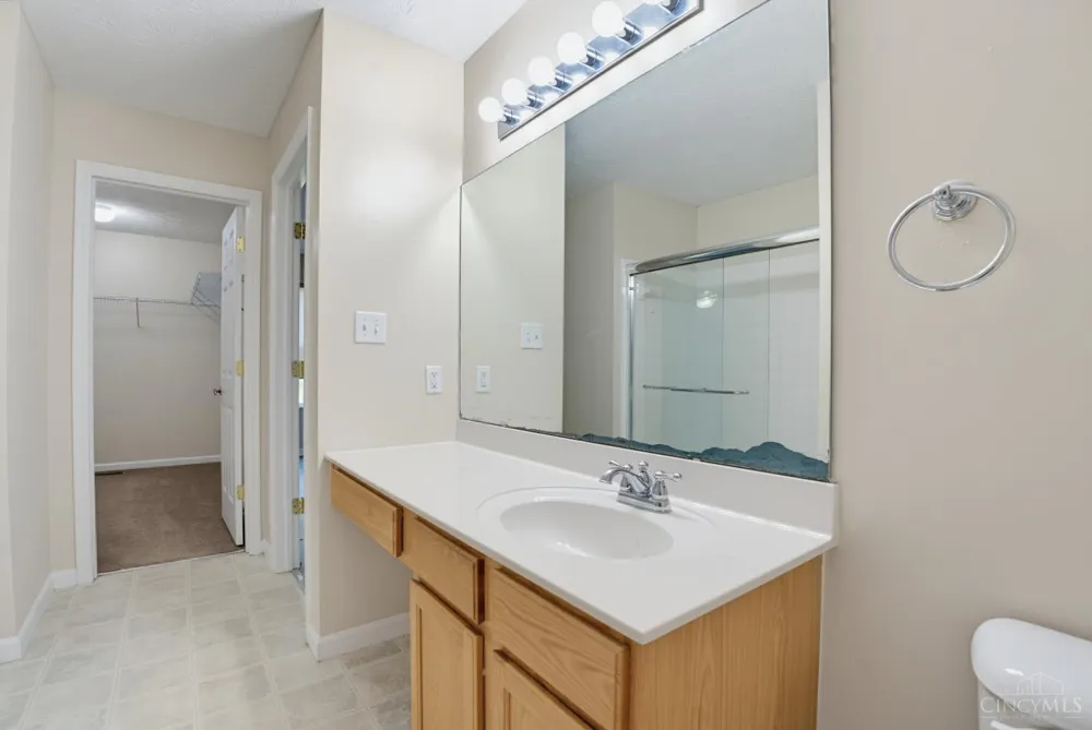 623 Quail Hollow Drive Trenton, OH 45067