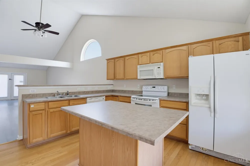 623 Quail Hollow Drive Trenton, OH 45067