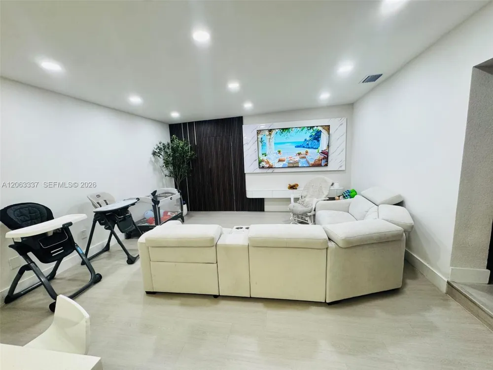 75 SW 18th Ave Homestead, FL 33030