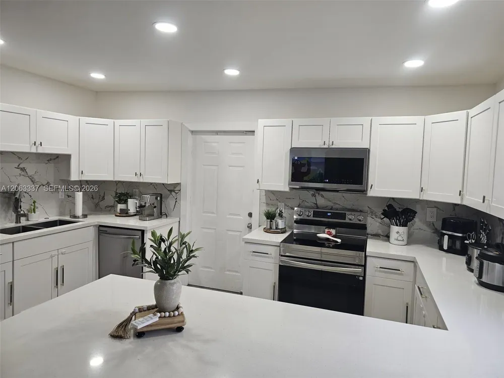 75 SW 18th Ave Homestead, FL 33030