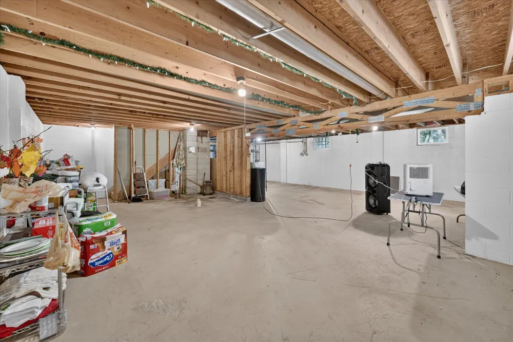 8235 E Jason Road Laingsburg, MI 48848