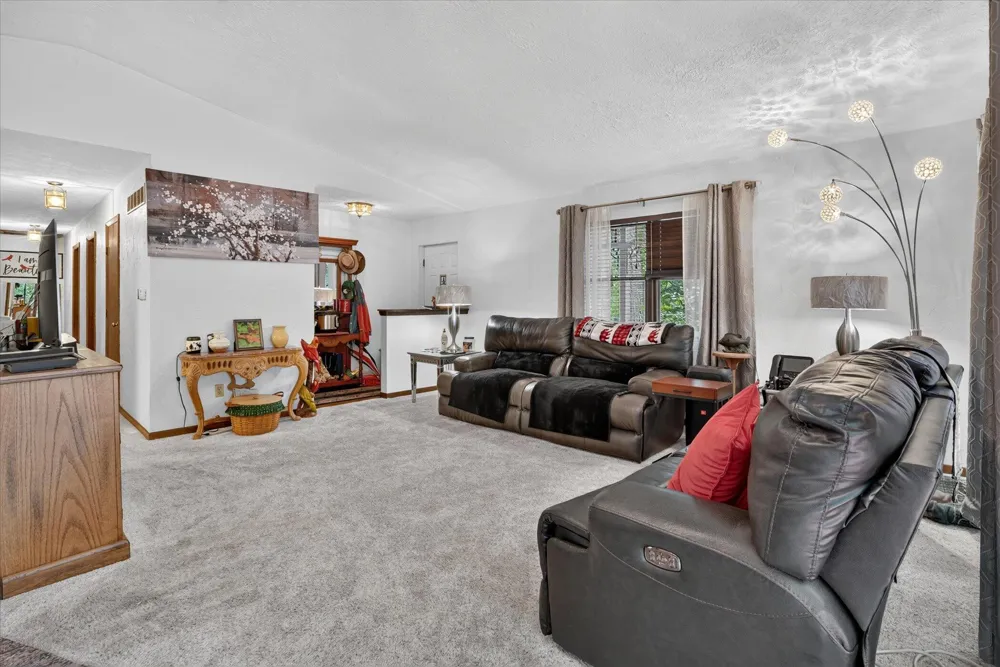 8235 E Jason Road Laingsburg, MI 48848