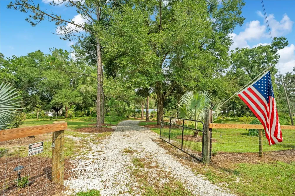 41832 CARRIE LANE Altoona, FL 32702