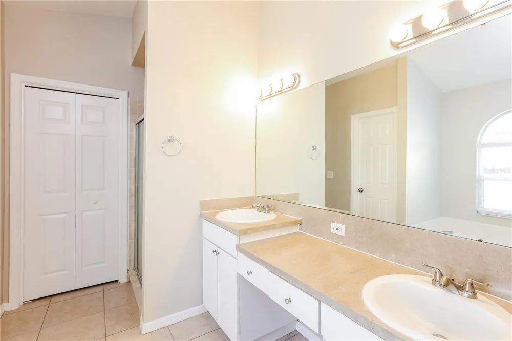 1717 ERIN BROOKE DRIVE Valrico, FL 33594