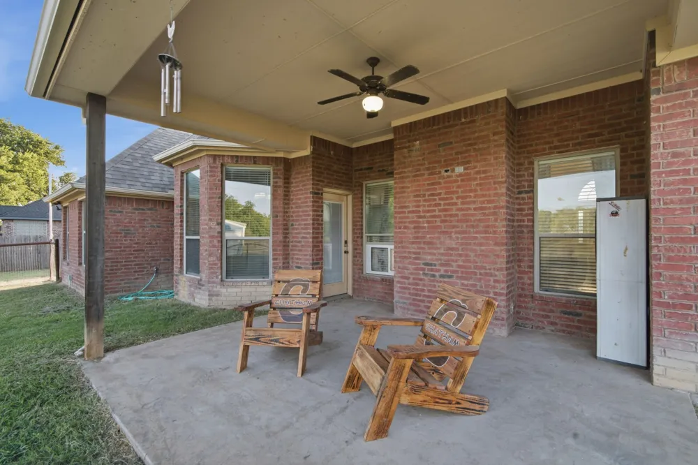 148 Fossil Rock Drive Azle, TX 76020