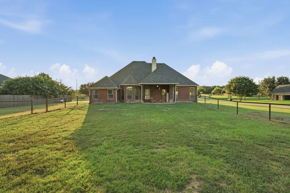 148 Fossil Rock Drive Azle, TX 76020