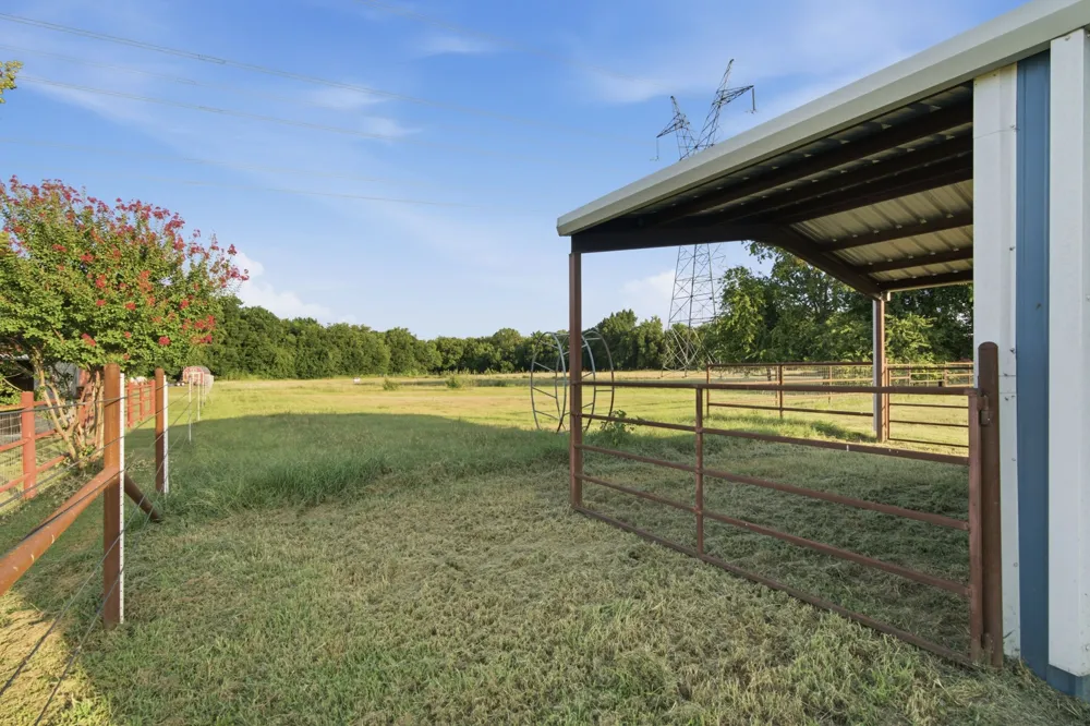 148 Fossil Rock Drive Azle, TX 76020