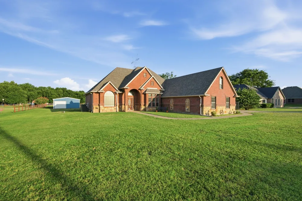 148 Fossil Rock Drive Azle, TX 76020