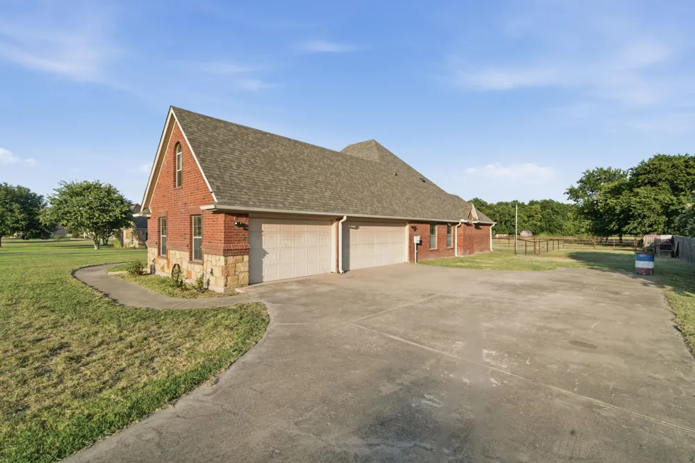 148 Fossil Rock Drive Azle, TX 76020