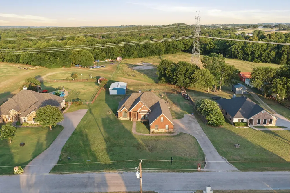 148 Fossil Rock Drive Azle, TX 76020