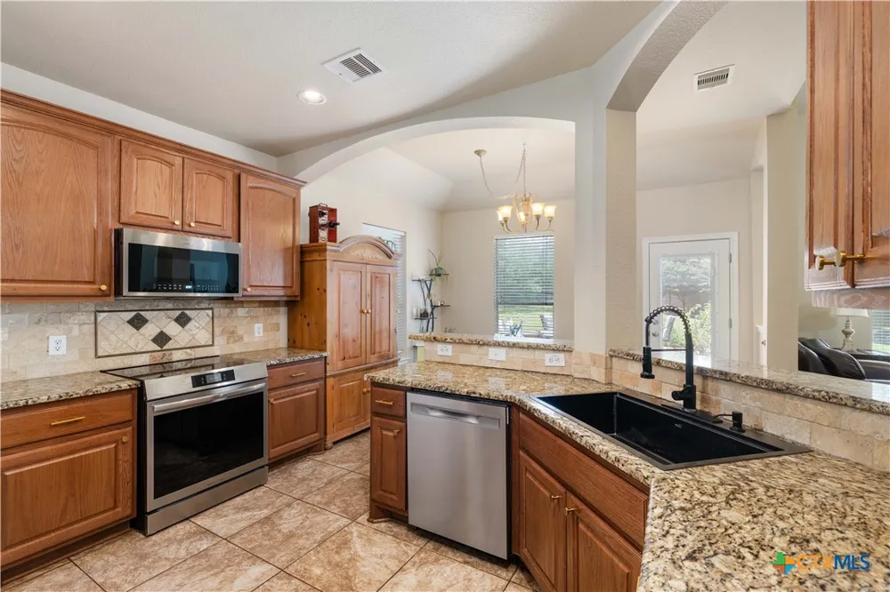 229 Bending Oak New Braunfels, TX 78132