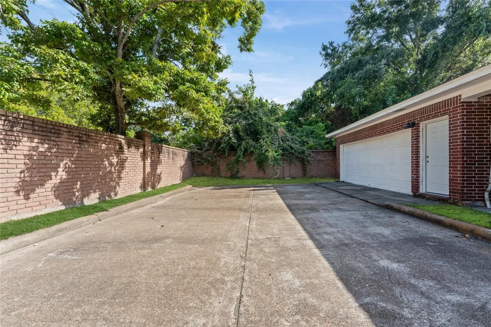 1310 E James Street #19 Baytown, TX 77520