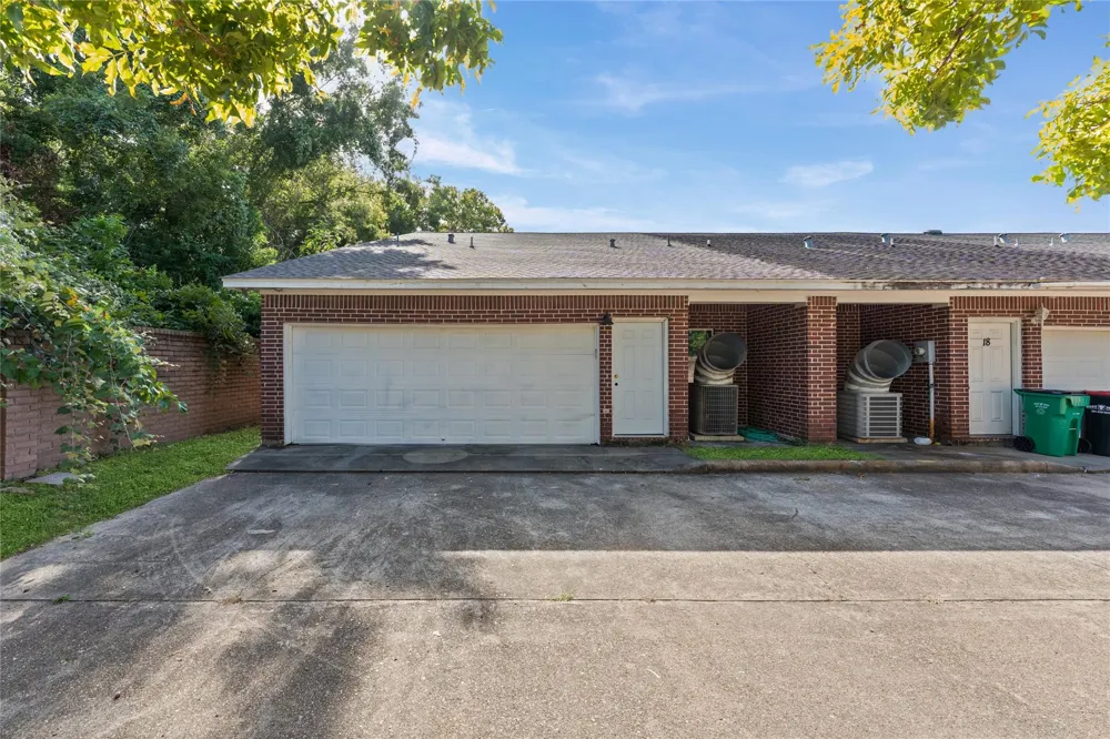 1310 E James Street #19 Baytown, TX 77520