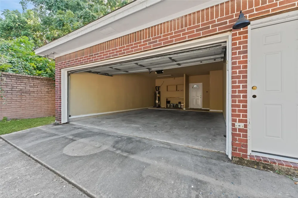 1310 E James Street #19 Baytown, TX 77520