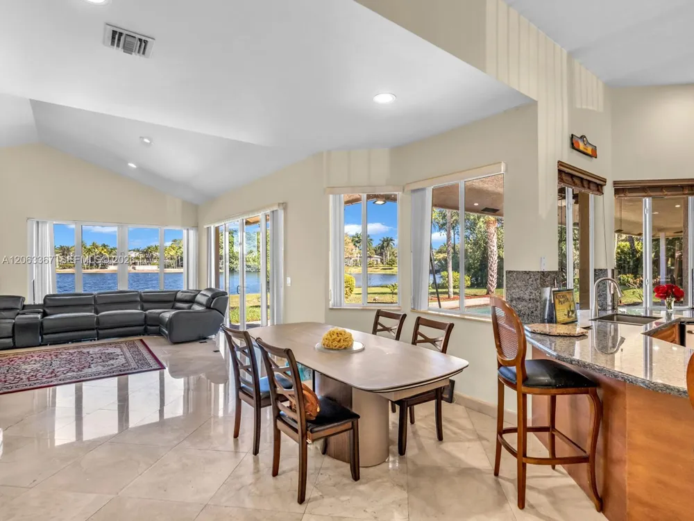2710 Walkers way Weston, FL 33331