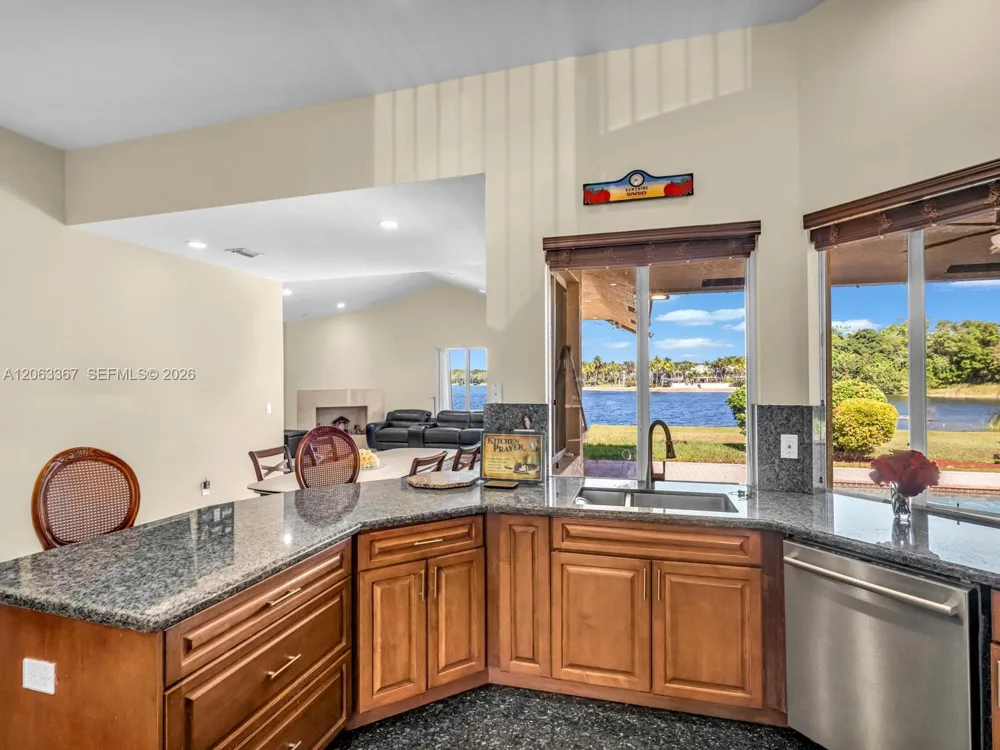 2710 Walkers way Weston, FL 33331