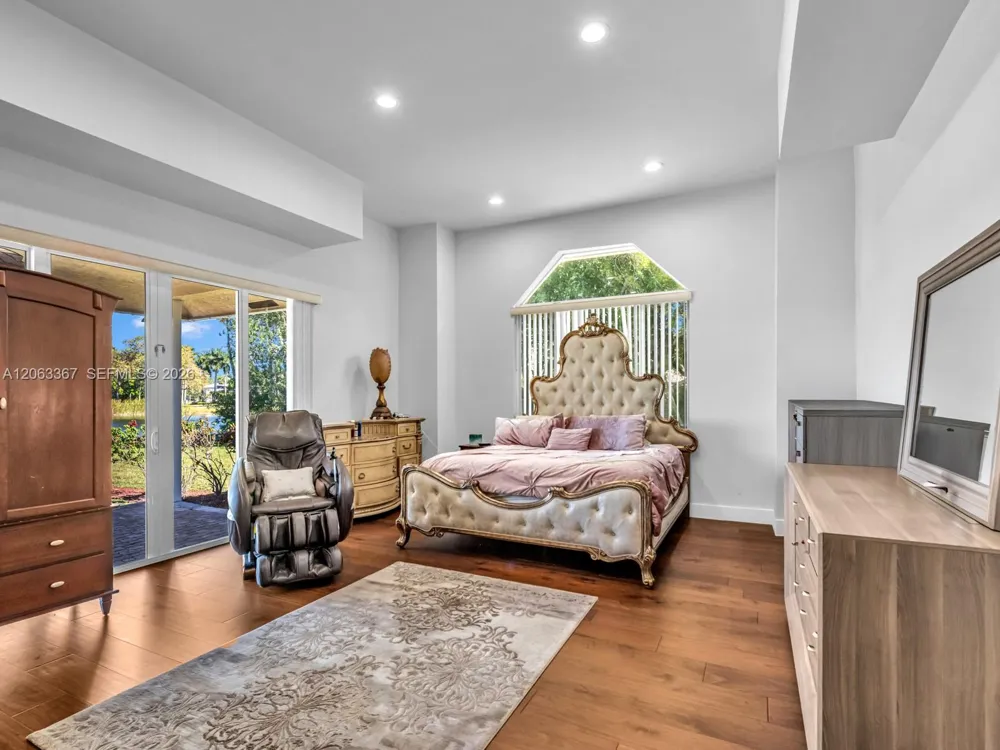 2710 Walkers way Weston, FL 33331