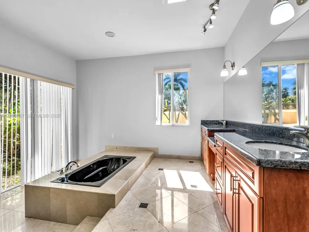 2710 Walkers way Weston, FL 33331