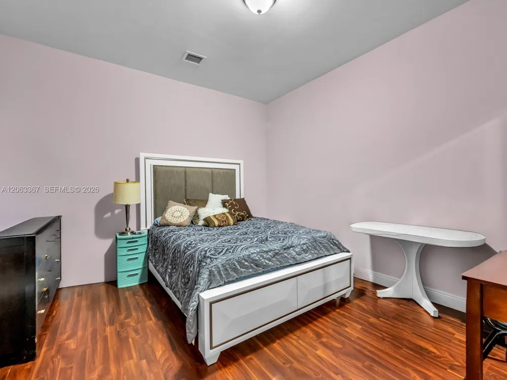 2710 Walkers way Weston, FL 33331