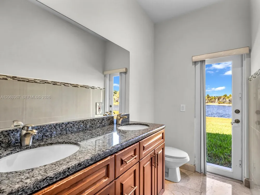 2710 Walkers way Weston, FL 33331