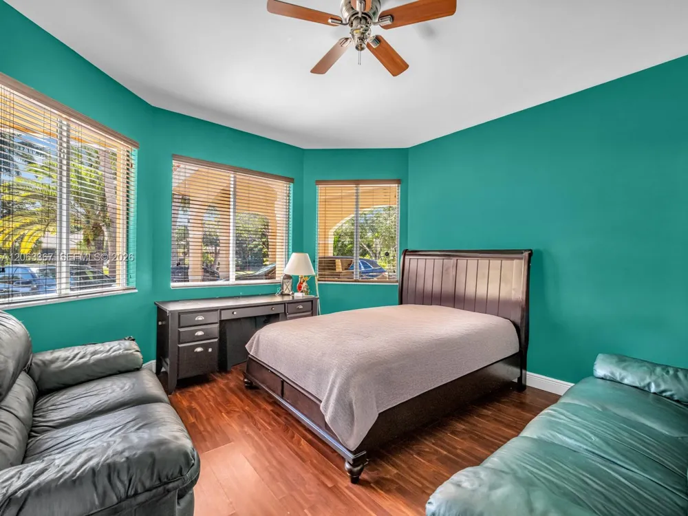 2710 Walkers way Weston, FL 33331