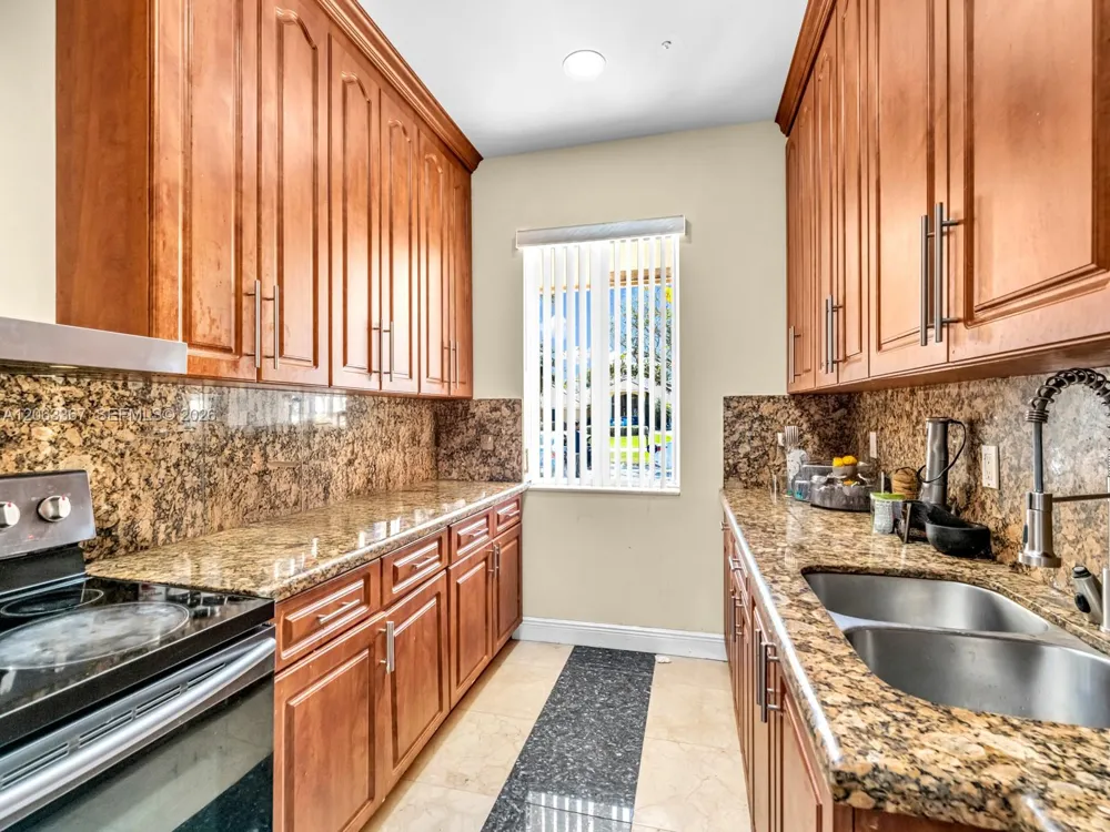 2710 Walkers way Weston, FL 33331