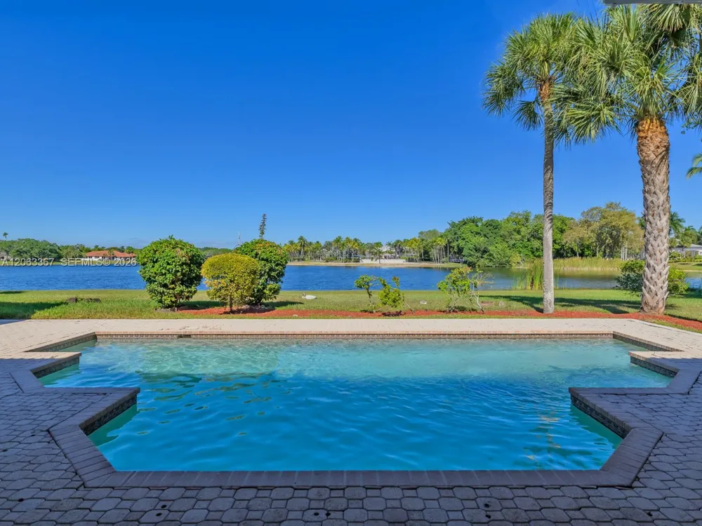 2710 Walkers way Weston, FL 33331