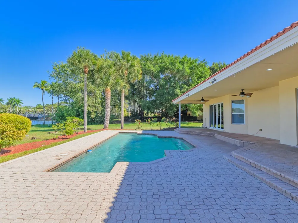 2710 Walkers way Weston, FL 33331