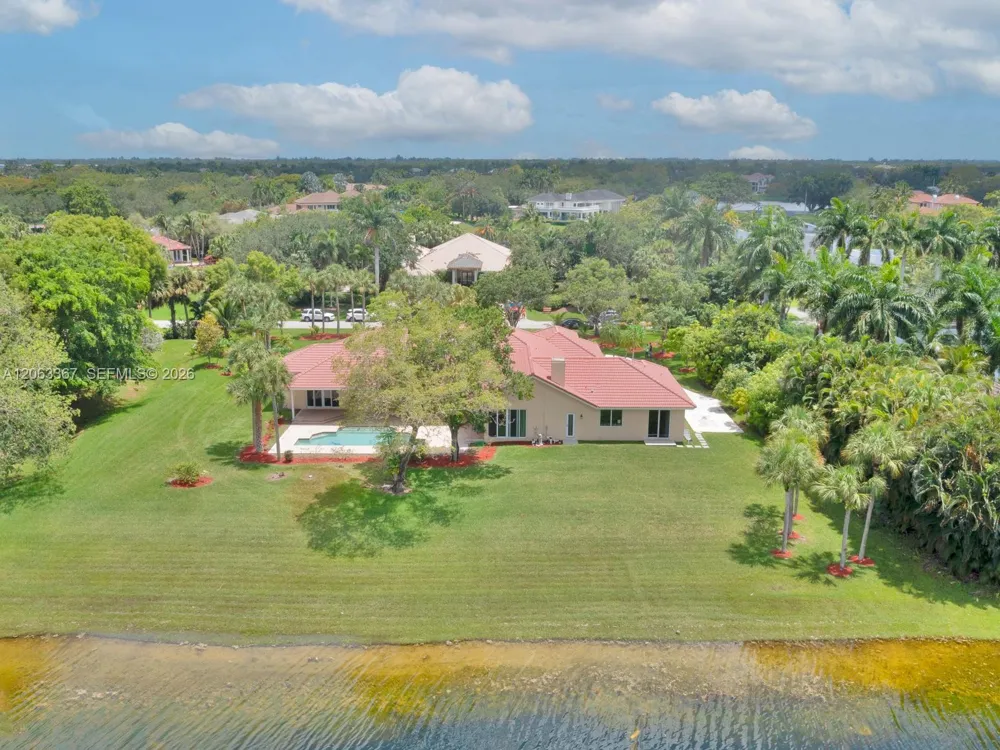 2710 Walkers way Weston, FL 33331