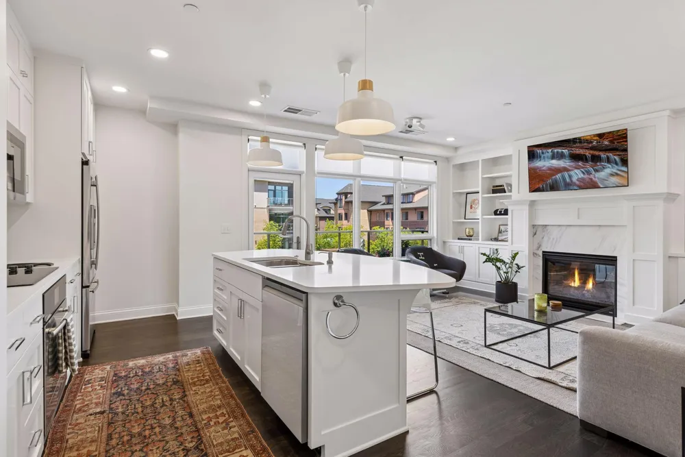 875 Lake Street #315 Wayzata, MN 55391