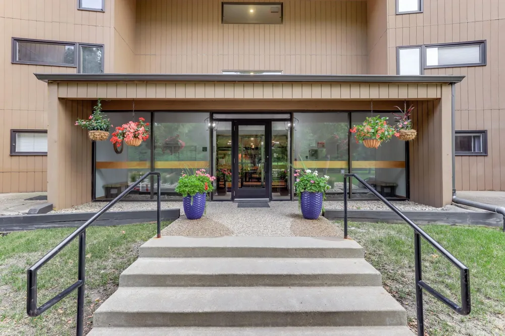 705 E Burnsville Parkway #114 Burnsville, MN 55337