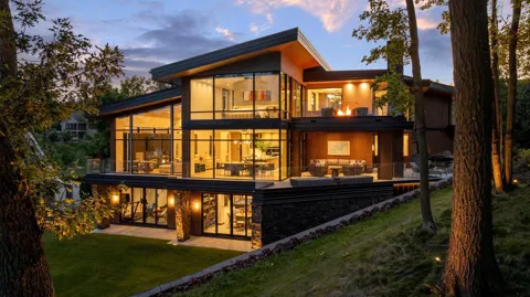 5964 Hermitage Trail