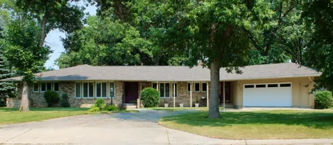 911 Oakmont Drive