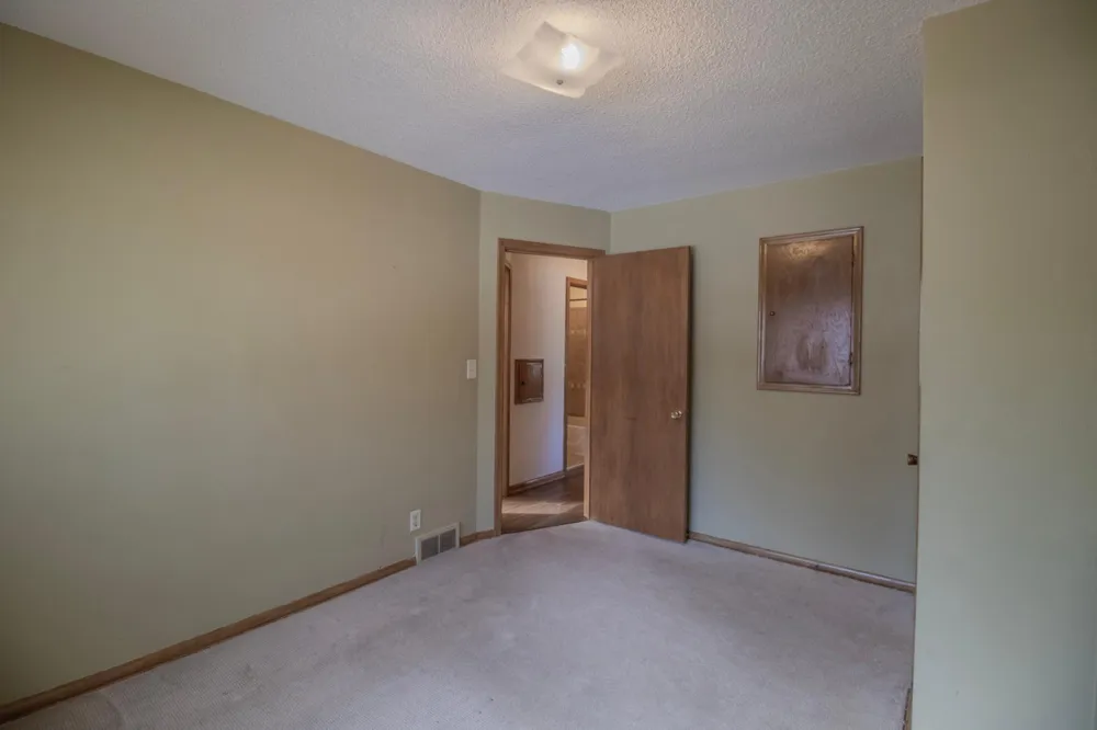 2187 Burr Street Maplewood, MN 55117