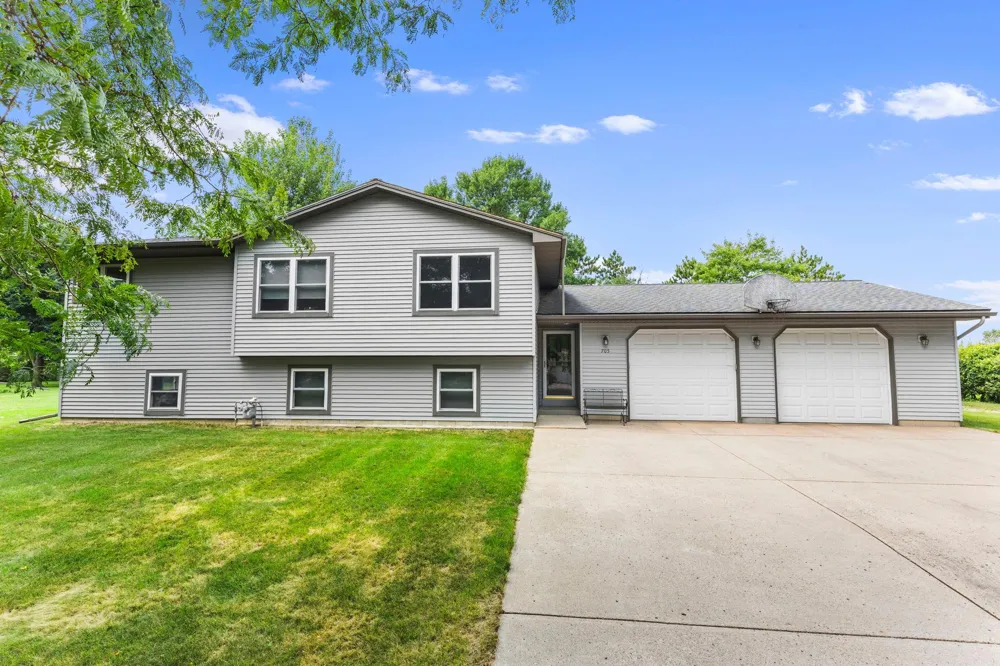 705 Estates Avenue Litchfield, MN 55355